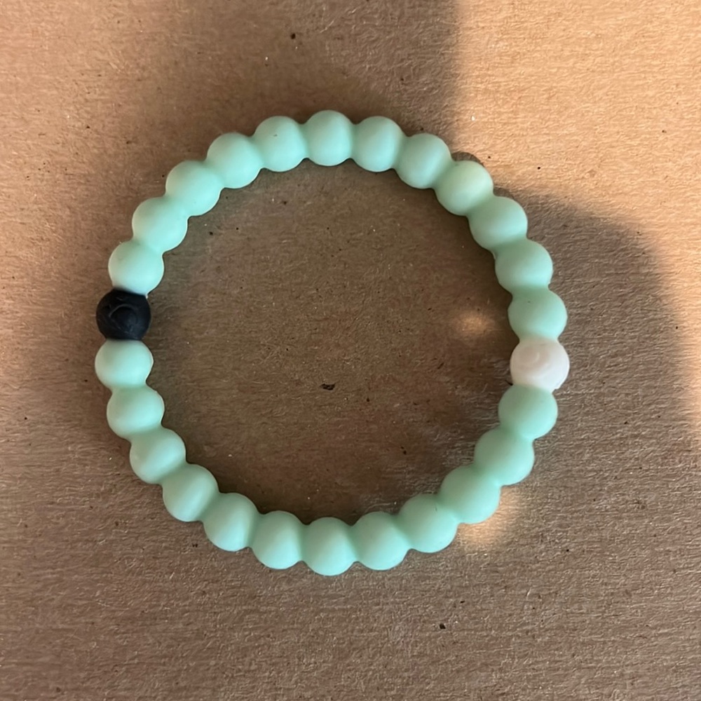 Animal Rescue Lokai in Medium